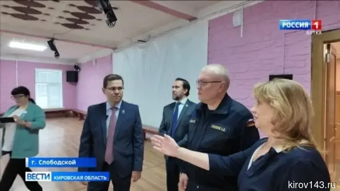 Губернатор Александр Соколов поддержал инициативу депутатов Бориса Веснина и Романа Титова разработать программу развития крупных посёлков.