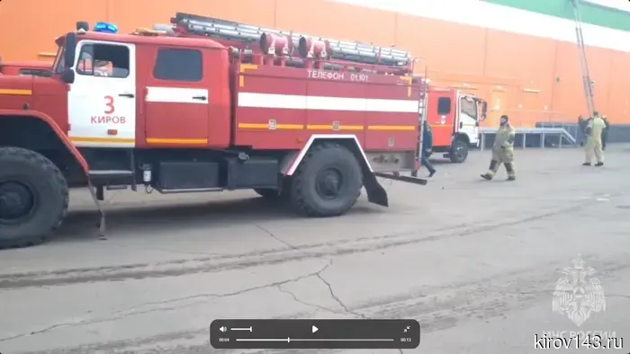 В Кирове в пищевом блоке торгового центра на улице Ивана Попова произошло задымление.