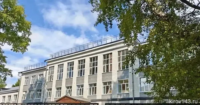 В Слободском капитально обновляют самую большую школу города