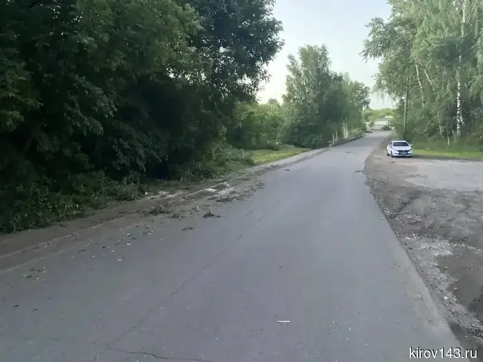 В Котельниче пьяный водитель мопеда врезался в дерево