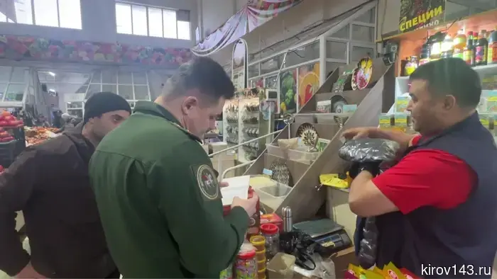 Migrants were checked at the Kirov market.