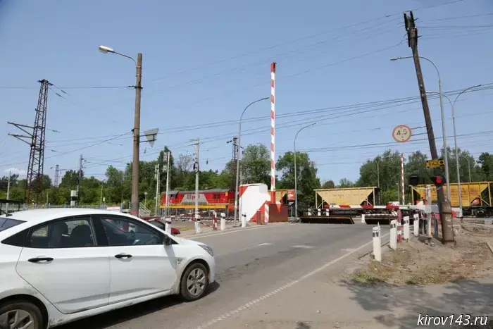 There are fewer violations and accidents at Gorky Railway crossings.
