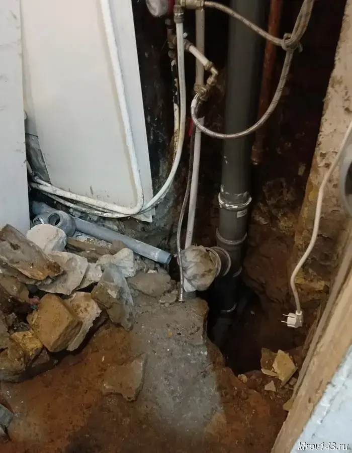 In Kirs, the housing management employees partially destroyed the family's apartment to repair a leak in the stairwell.