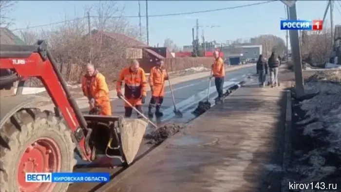 Подрядчики вывели на улицы Кирова поливомоечные машины