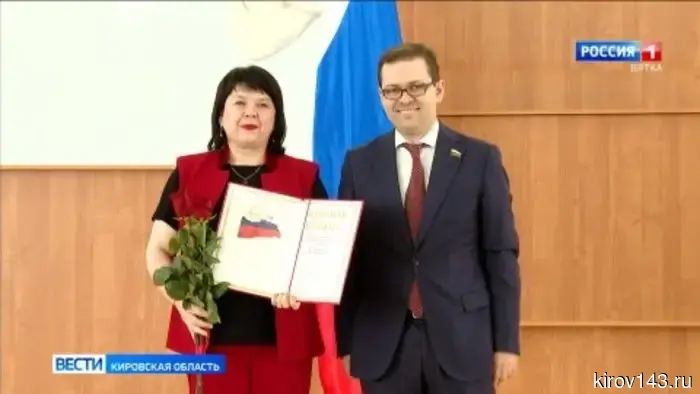 Александр Соколов, а также депутаты Борис Веснин и Андрей Березин приветствовали работников органов местного самоуправления с их профессиональным праздником.