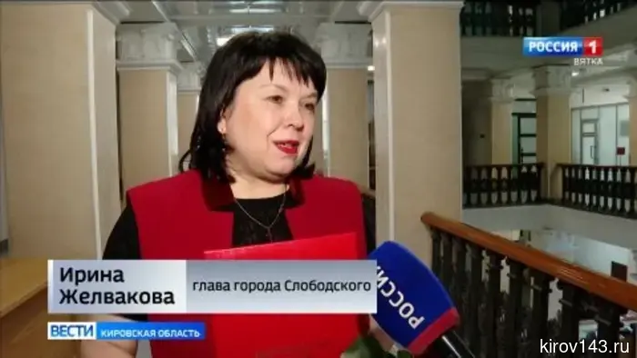 Александр Соколов, а также депутаты Борис Веснин и Андрей Березин приветствовали работников органов местного самоуправления с их профессиональным праздником.