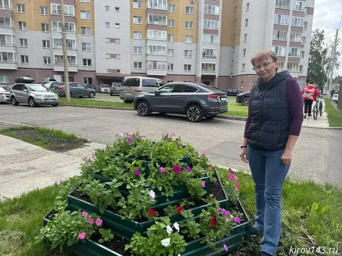 The first works were submitted to the contest "Decorate the Motherland with flowers. Bright Vyatka"