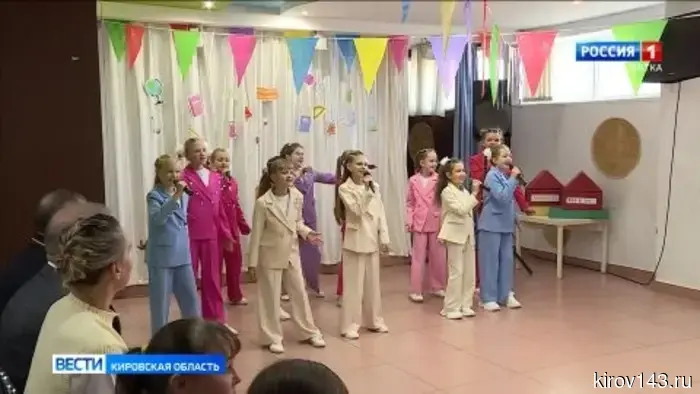 В УМВД по Кировской области провели праздник для первоклассников из семей, нуждающихся в поддержке.