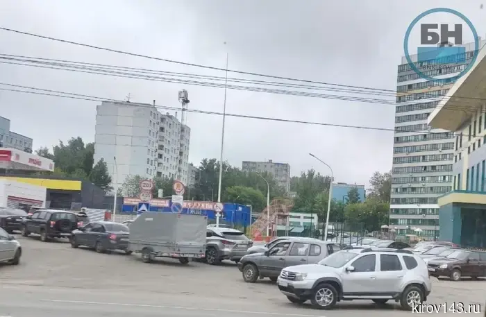 В Кирове с утра работают 15 автозаправочных станций.