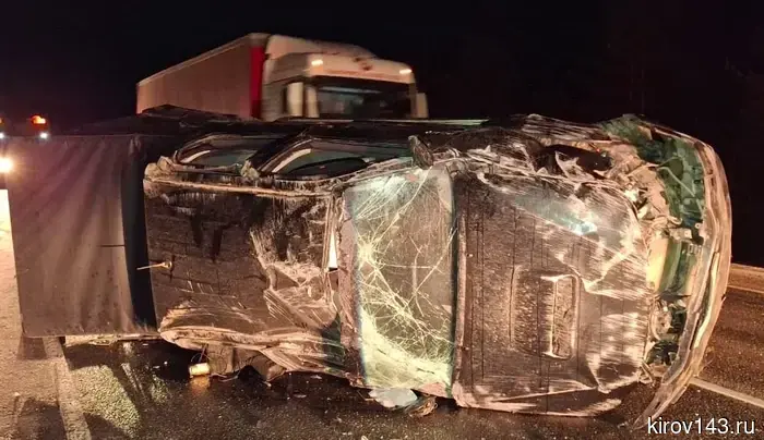 In the Omutninsky district, a "Toyota Hilux" overturned.