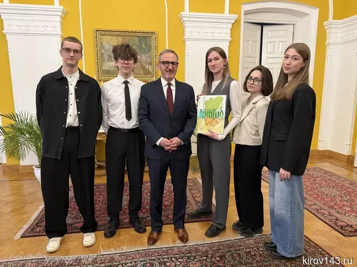 Практика в дипломатическом формате: студенты-переводчики ВятГУ посетили Посольство Бразилии в Москве