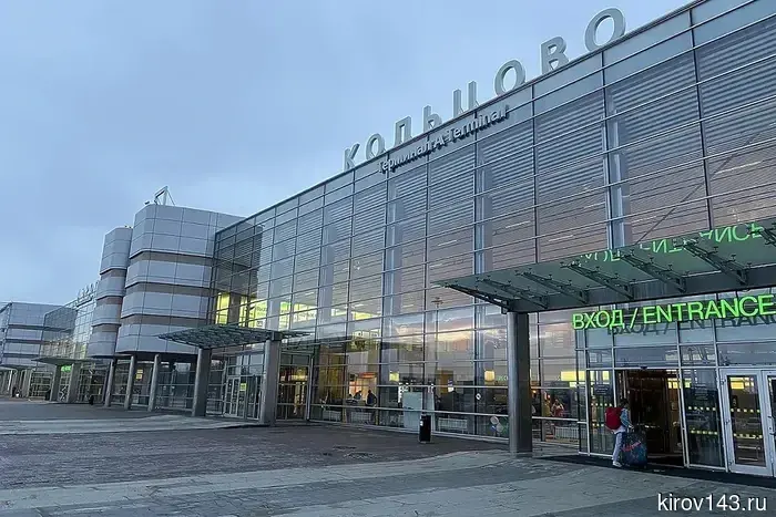 В Слободском ликвидируют последствия утренней грозы.