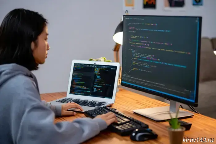 AI and Vibe Coding are Replacing Routine: how the profession of a programmer is changing in Russia