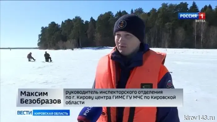 Сотрудники МЧС предупреждают рыбаков об опасности весеннего льда