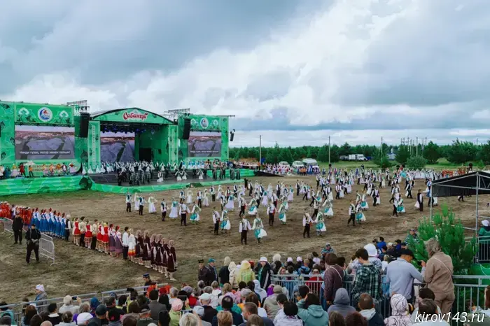 Two sides of the same Sabantuy: the shine of the report and the modesty of bare truth