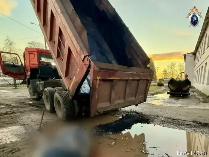 The SK reported on the corpse in Vakhryushi: the driver of the forklift is suspected in the man's death.