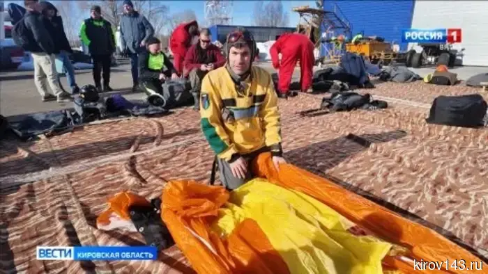 Парашютисты-пожарные проводят воздушные тренировки