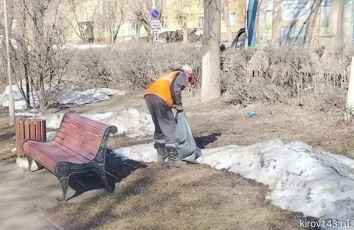 В Кирове приняли решение убрать мусор перед проведением субботников.
