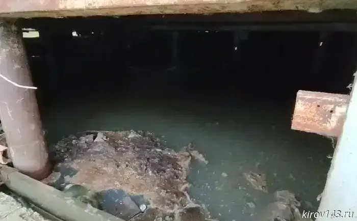 The "orphanage" in Novovyatsk has been flooded with feces again.