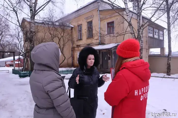 Residents of house No. 69 on Kazanskaya Street are threatened with eviction if they do not restore the house.