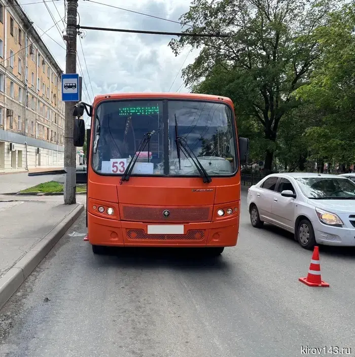 85-летняя пассажирка получила травмы во время поездки на автобусе в Кирове.