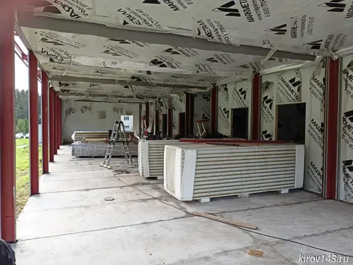 A building for a women's clinic is being built in Omutninsk.