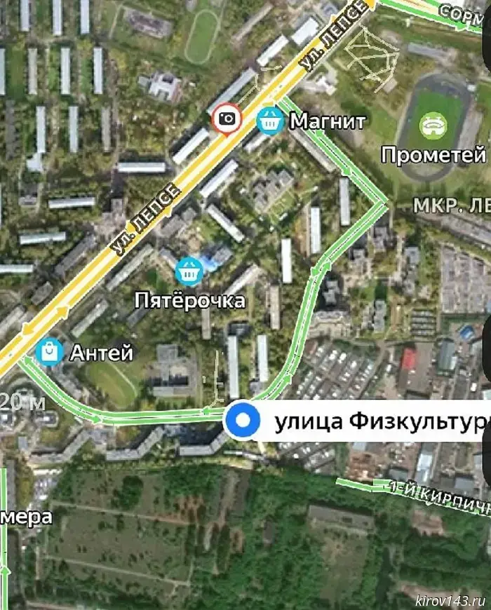 10 октября 2025 года, 07:11, Происшествия. В Нижнем Новгороде завершилось расследование уголовного дела, связанного с серьезным дорожно-транспортным происшествием, в котором пострадала пожилая женщина. Об этом сообщает пресс-служба ГУ МВД России по региону.
Авария случилась 3 июня 2025 года на Московском шоссе. 21-летний житель Дзержинска, находясь за рулем автомобиля "Рено Сандеро", проигнорировал красный свет светофора и выехал на перекресток, где столкнулся с автомобилем "Ягуар".
В результате столкновения пострадала пассажирка "Рено". Врачи оценили её травмы как тяжкий вред здоровью.
На основании данного происшествия было возбуждено уголовное дело по статье о нарушении правил дорожного движения, приведшем к причинению тяжкого вреда здоровью по неосторожности. Расследование завершено, материалы дела с обвинительным заключением уже направлены в Канавинский районный суд, который рассмотрит дело по существу.
Согласно действующему законодательству, за такое нарушение может грозить до двух лет лишения свободы, а также запрет на определенные профессии или виды деятельности сроком до трех лет.
Ранее сообщалось, что 22-летний водитель уснул за рулем, столкнулся с иномаркой и перевернулся после удара о отбойное ограждение в Пильнинском округе. Молодой человек погиб на месте.
У НИА "Нижний Новгород" есть Telegram-канал. Подписывайтесь, чтобы быть в курсе основных событий, эксклюзивных материалов и оперативной информации. Copyright © 1999—2025 НИА "Нижний Новгород". При перепечатке гиперссылка на НИА "Нижний Новгород" обязательна. Данный ресурс может содержать материалы 18+.