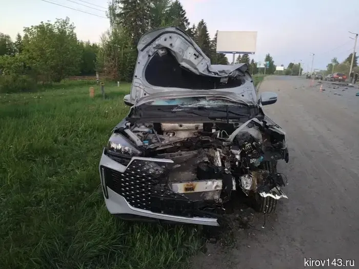В окрестностях Нововятска мотоциклист стал жертвой аварии, caused by a drunk driver.