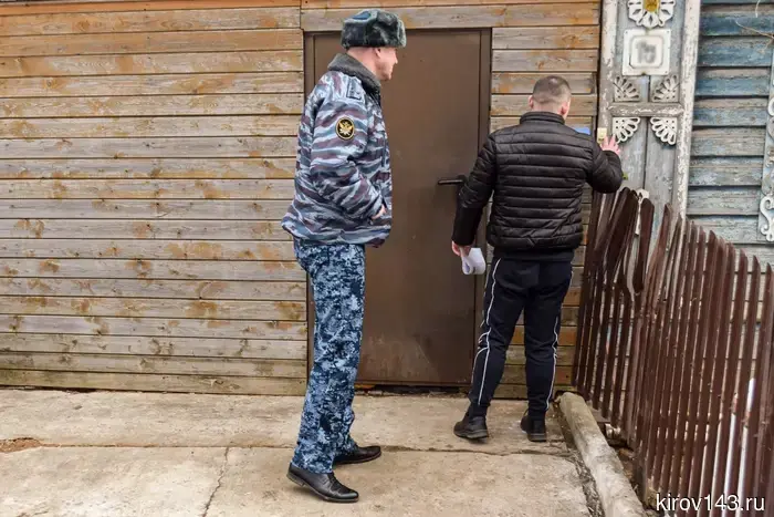 Кировская колония выпустила осуждённого для решения домашних проблем.