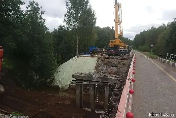 В Юрьянском районе приступили к ремонту левой части моста через реку Шура