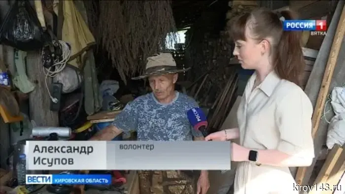 В селе Коршик Оричевского района волонтеры плетут маскировочные сети и собирают гуманитарную помощь.