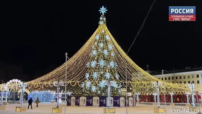 На Театральной площади сооружают горки.