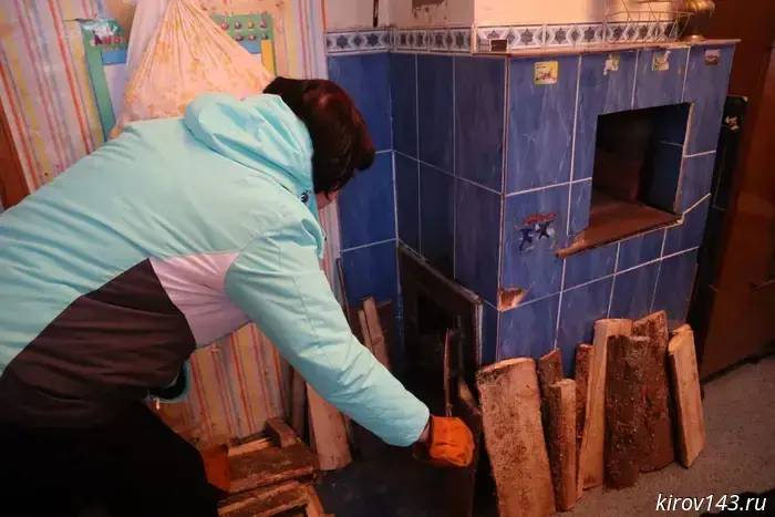 Жители дома на улице Красина долгое время страдали от дыры в крыше, а после проведения ремонта начали испытывать недостаток воздуха.