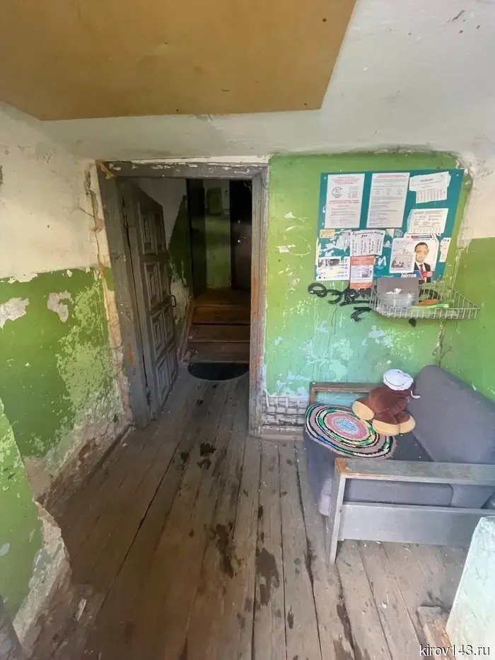 «Крысы проскребли пол и обитают с нами»: СПРАВЕДЛИВАЯ РОССИЯ содействует кировчанке в достижении обещанного много лет назад расселения из ветхого жилья.