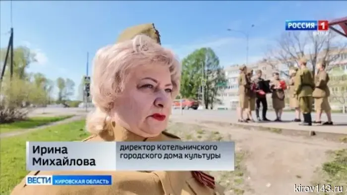По улицам Котельнича проехал музыкальный автобус: из его окон неслись песни военных лет
