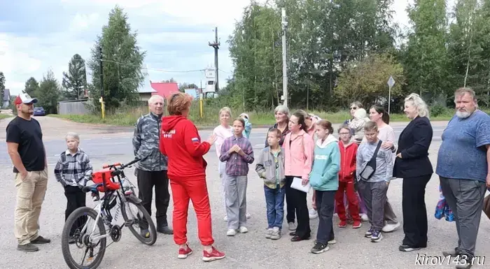 Residents of the Varsegi settlement risk their lives due to the lack of a pedestrian crossing.