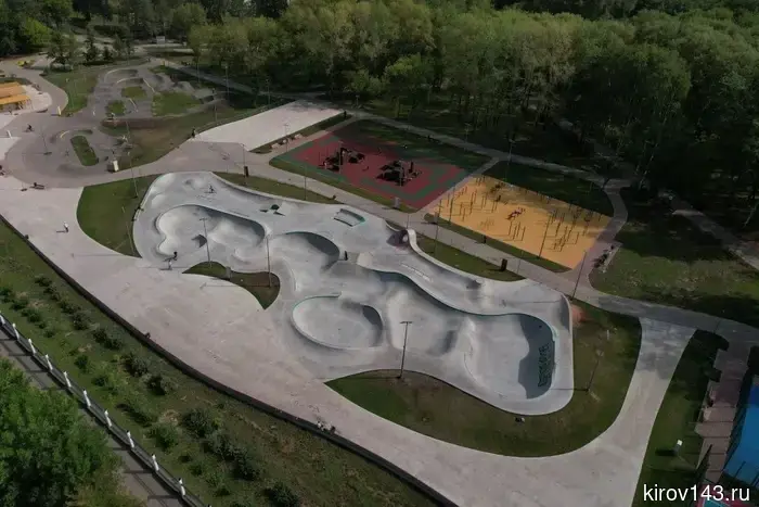 В парке Кирова были открыты спортивные площадки.
