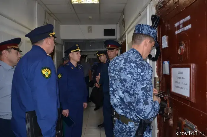 Заместитель прокурора Кировской области осуществил проверку условий содержания в колонии и исправительном учреждении.