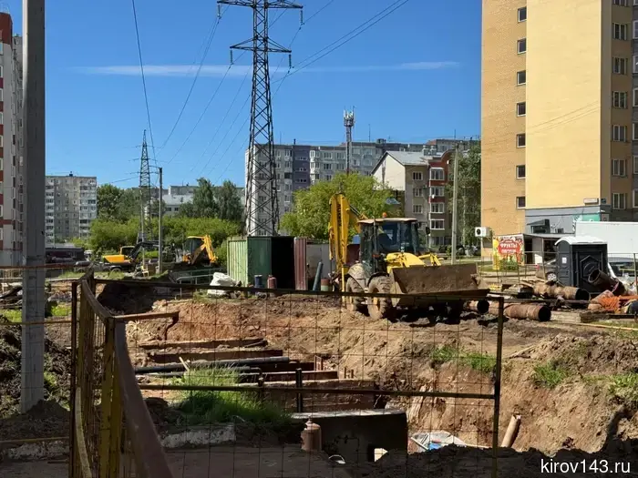 In Kirov, heat networks are being relaid on Stakhanovskaya.