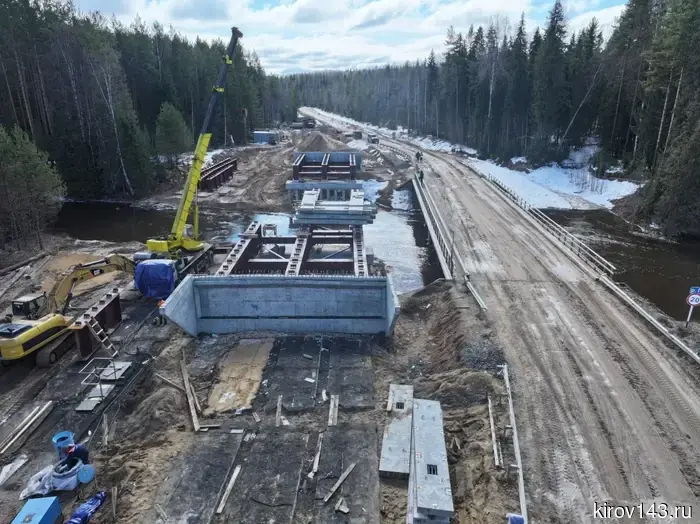 В Подосиновском районе продолжается реконструкция моста через реку Пушма на дороге Пинюг — Скрябино