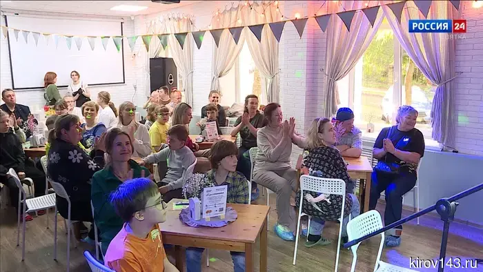 На несколько часов в Кирове открылось инклюзивное кафе «Спилы и шишки»