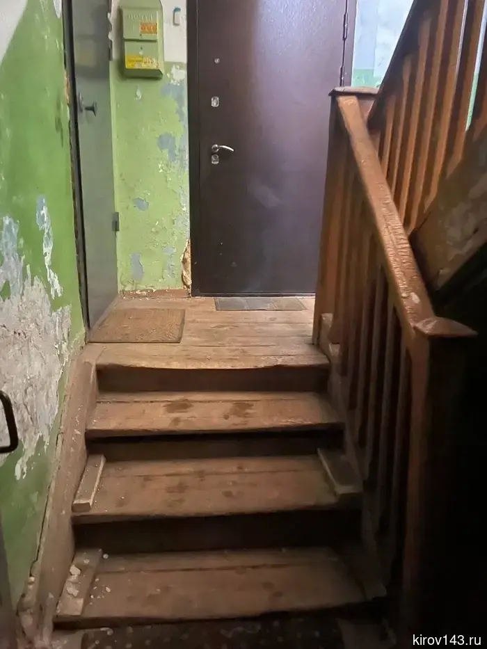 «Крысы проскребли пол и обитают с нами»: СПРАВЕДЛИВАЯ РОССИЯ содействует кировчанке в достижении обещанного много лет назад расселения из ветхого жилья.