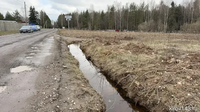 На Ново-Макарьевском кладбище в Кирове воду отвели от могил