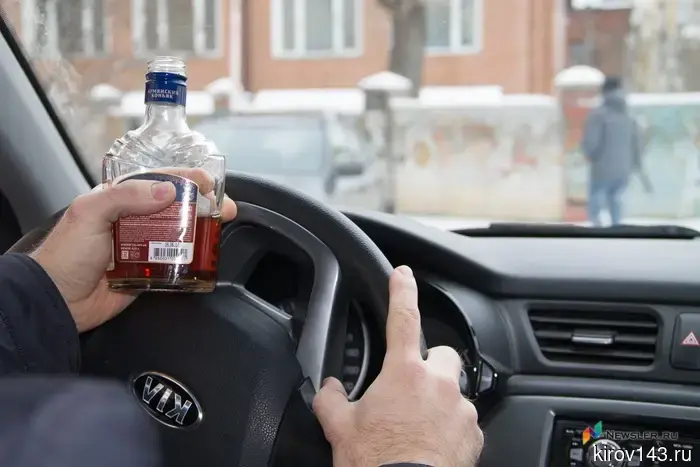 In Kirov, the National Guard detained a drunk driver in the oncoming lane.