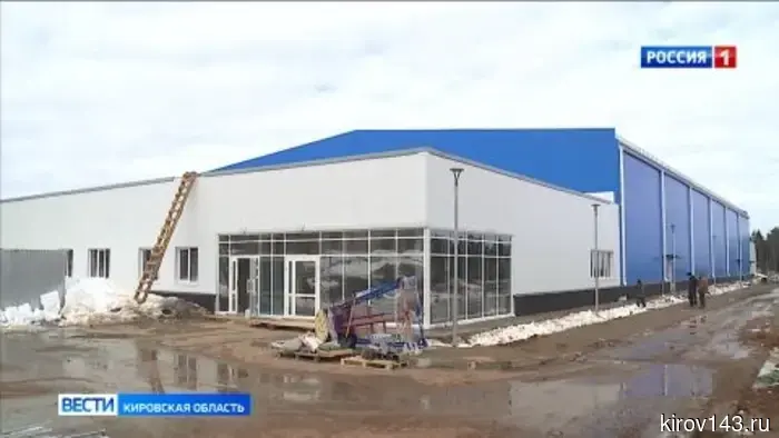 Строительство крытого катка в Радужном близится к завершению.