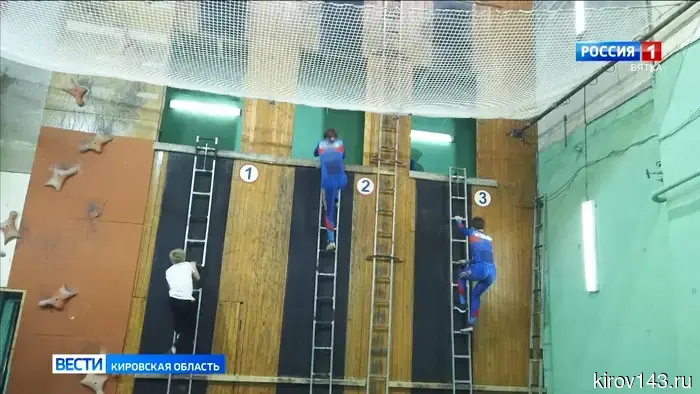 В Кирове состоялись соревнования по пожарно-спасательному спорту для учеников школ.