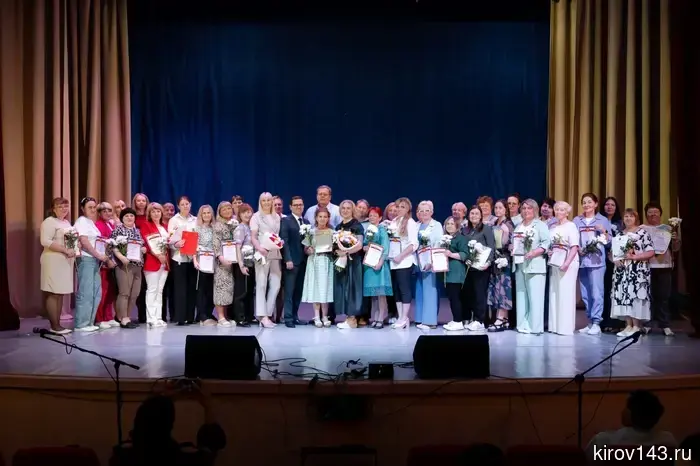 Boris Vesnin thanked the social workers of the Kirov region and congratulated them on their professional holiday.