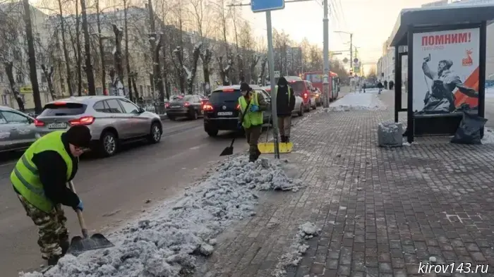 Road crews spread tons of salt across Kirov.