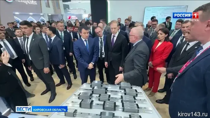 Вице-премьеру Денису Мантурову были продемонстрированы современные разработки предприятий Кировской области.
