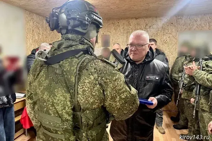 В зоне СВО Александр Соколов передал бойцам гуманитарный груз